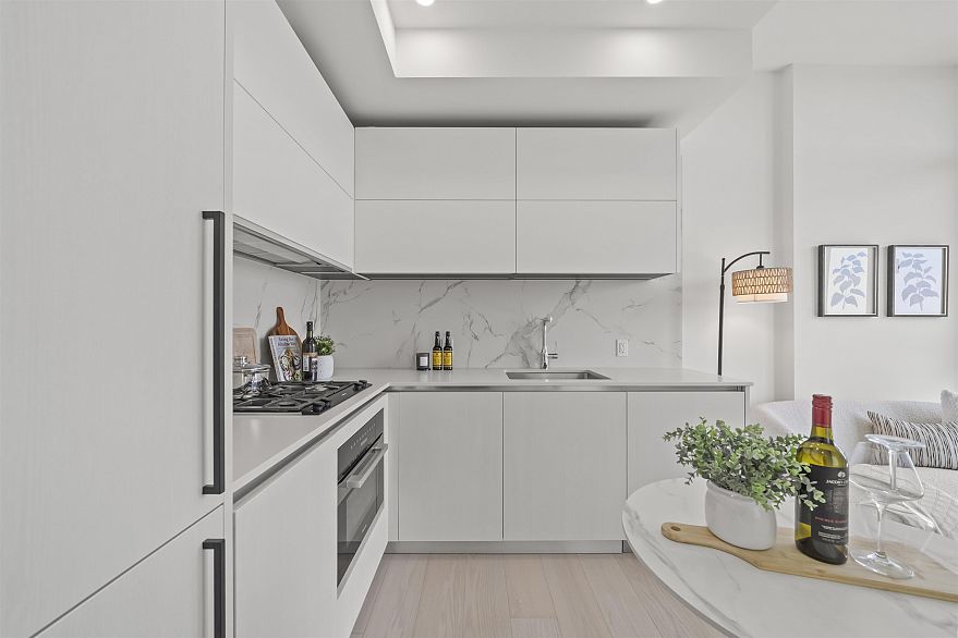 904 8415 Granville Street