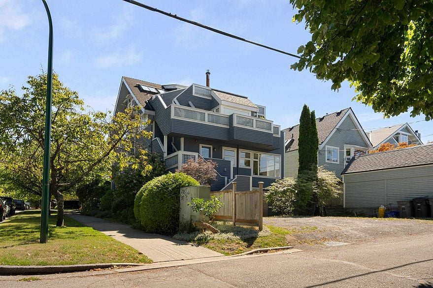 3085 Maple Street