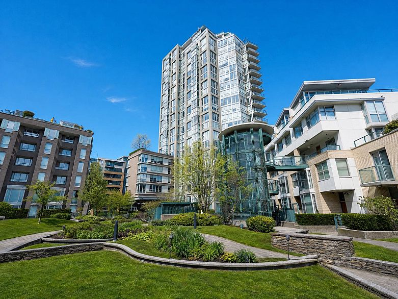 302 1228 Marinaside Crescent