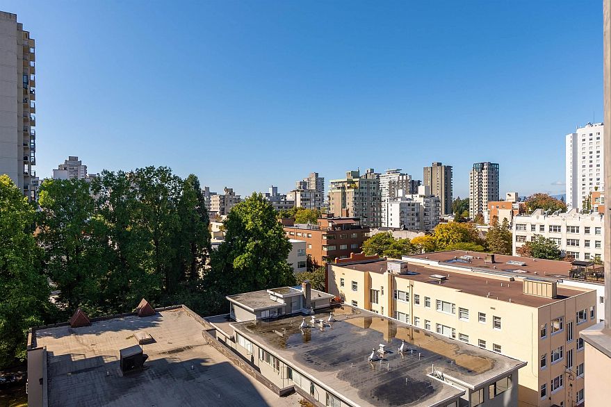 1001 1860 Robson Street