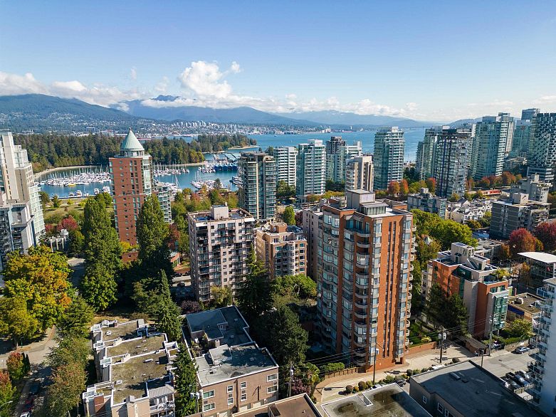 1001 1860 Robson Street