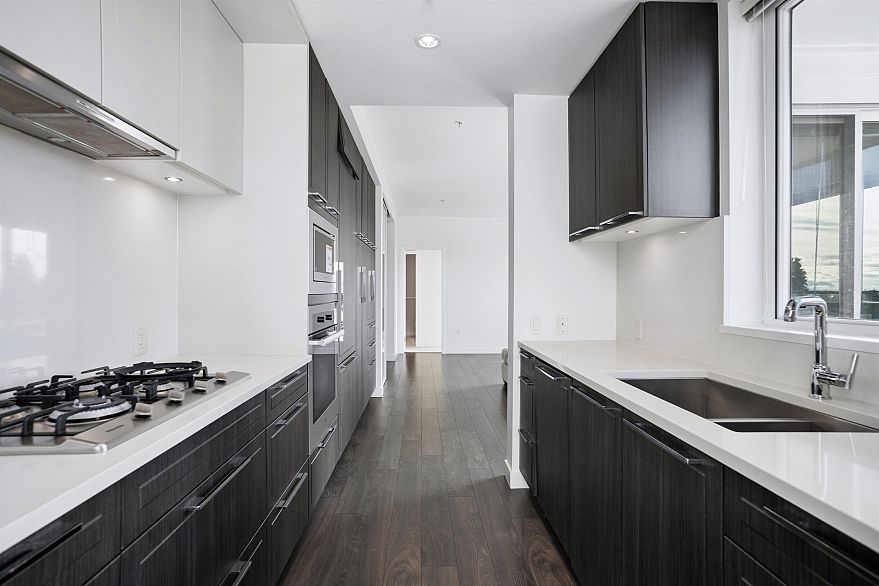 608 6677 Cambie Street
