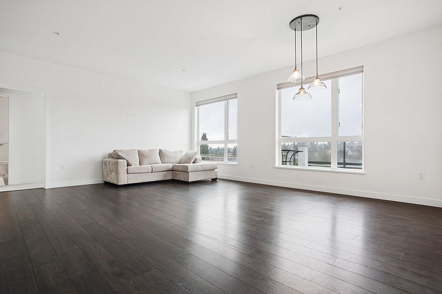 608 6677 Cambie Street