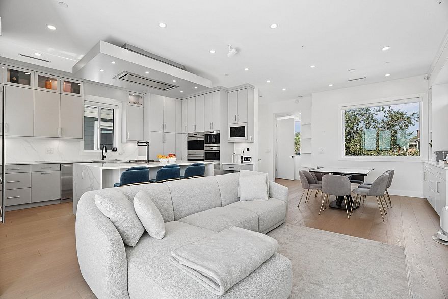 72 E 57th Avenue