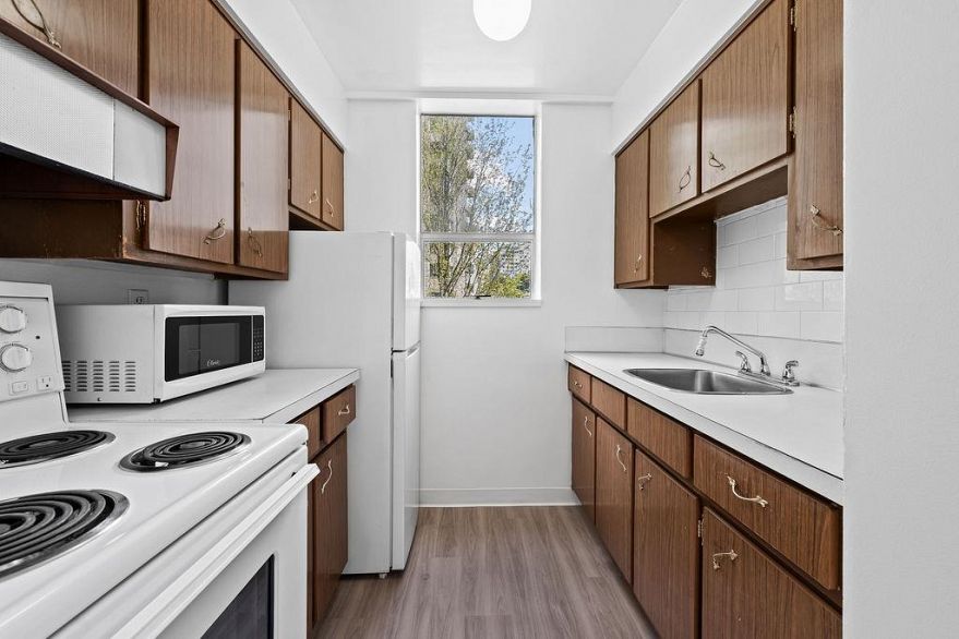 203 1250 Burnaby Street