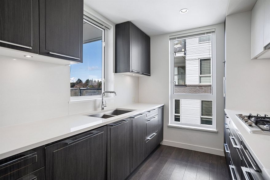 608 6677 Cambie Street