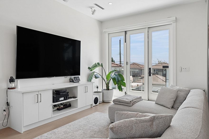 72 E 57th Avenue