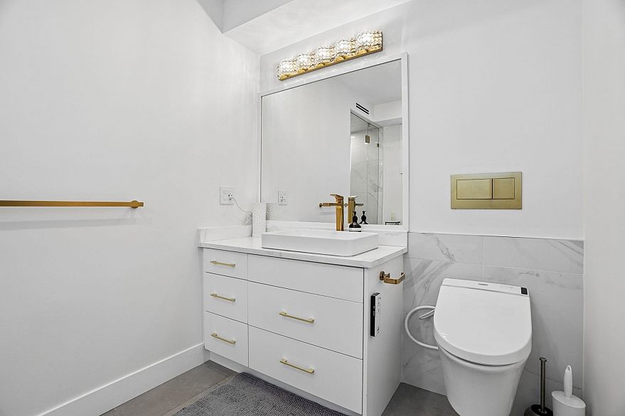 72 E 57th Avenue