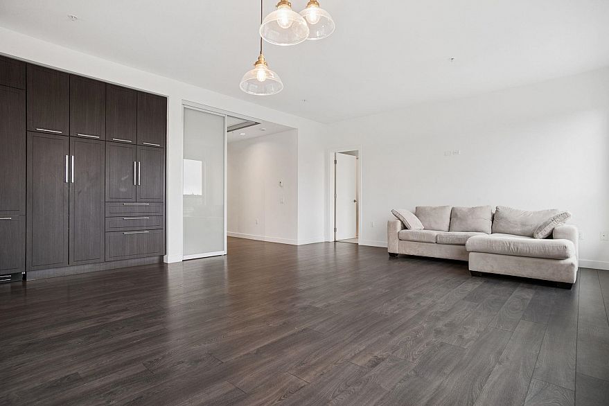 608 6677 Cambie Street
