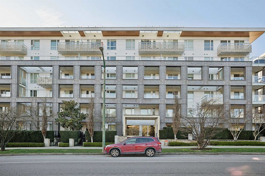 608 6677 Cambie Street