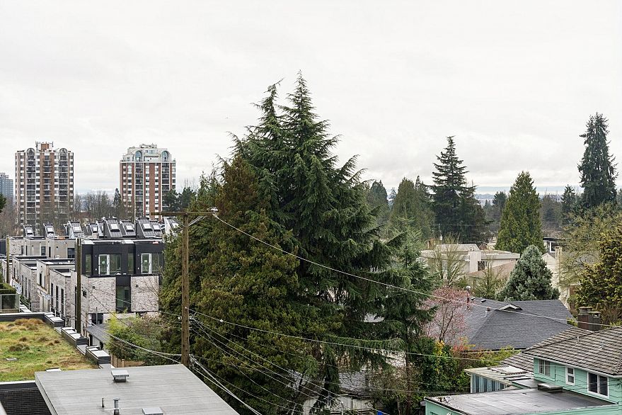 608 6677 Cambie Street
