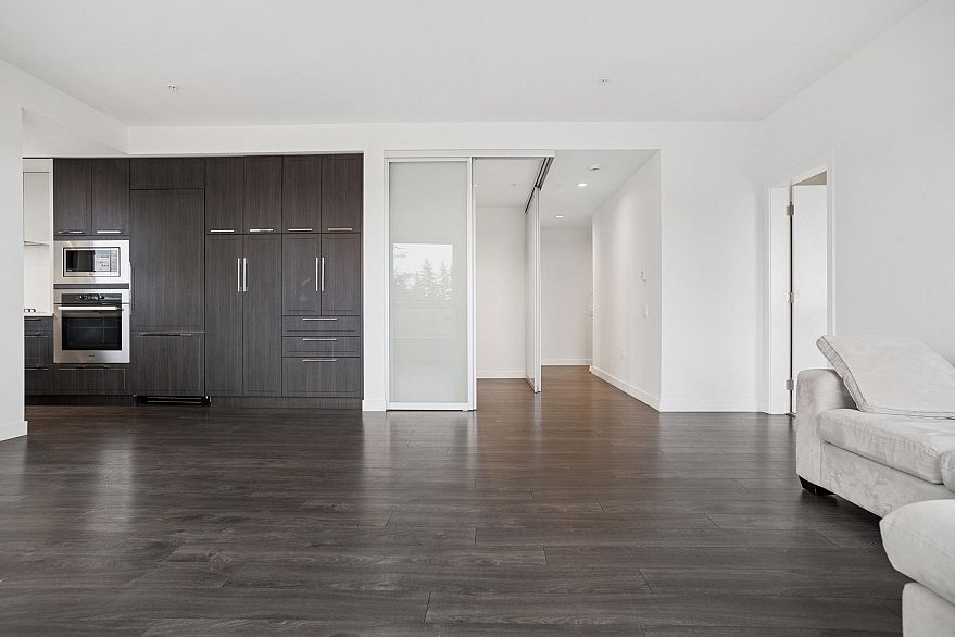 608 6677 Cambie Street