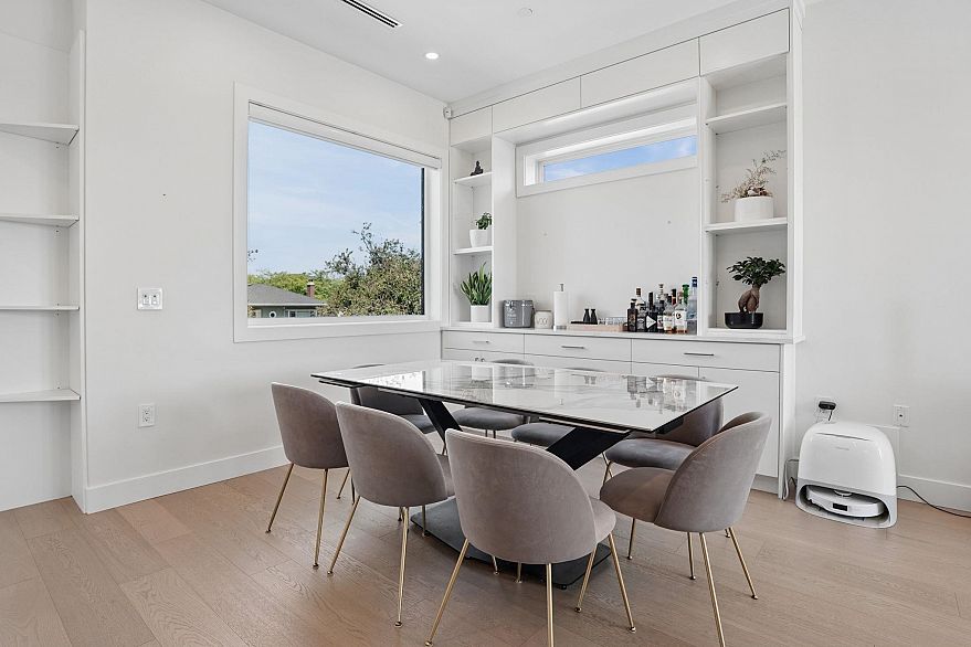 72 E 57th Avenue