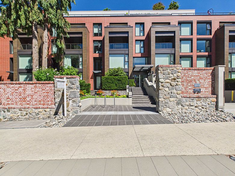 1573 W 57 Avenue