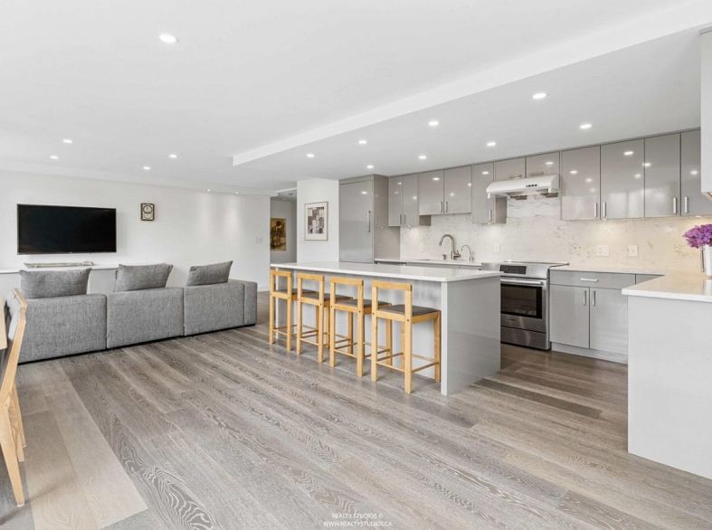 201 2140 Briar Avenue