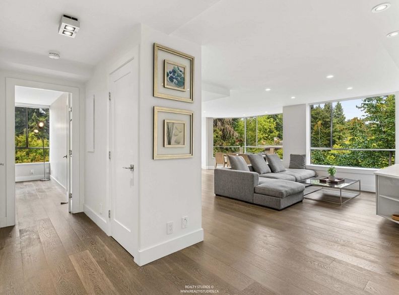 201 2140 Briar Avenue