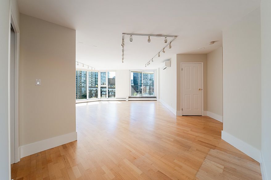 905 1010 Burnaby Street