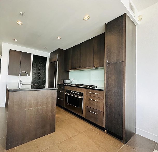 1202 1455 Howe
