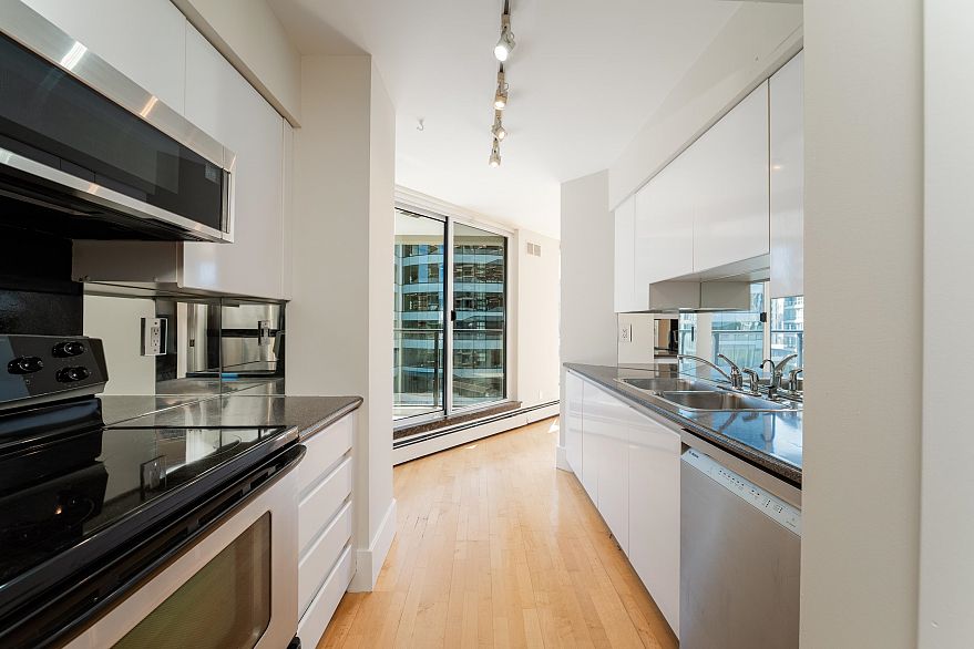 905 1010 Burnaby Street