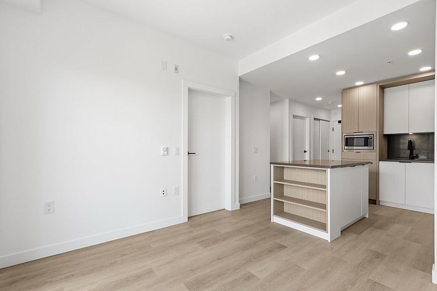 504 2268 E Broadway