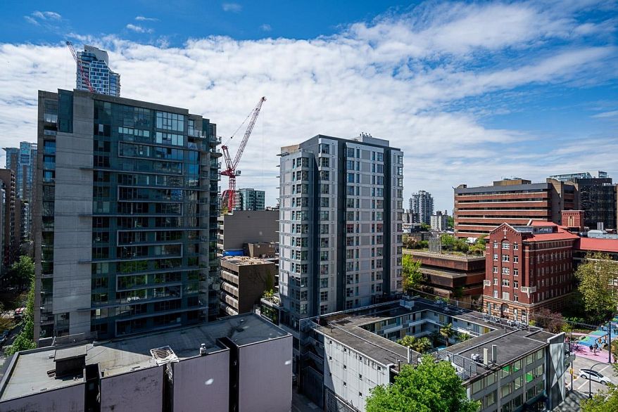 1201 1050 Burrard Street