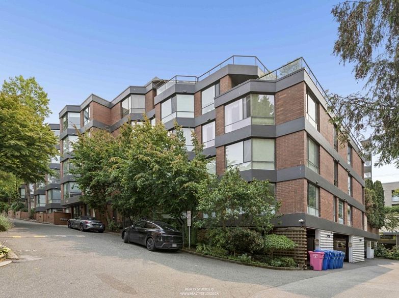 201 2140 Briar Avenue