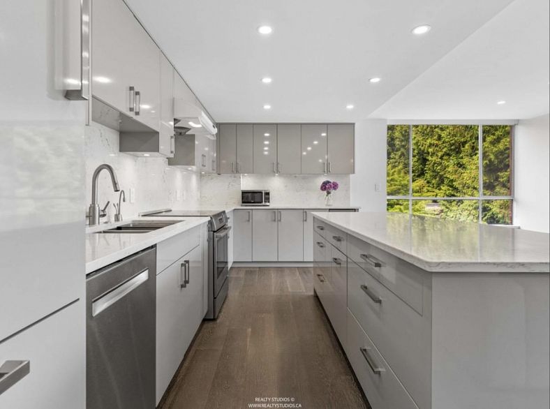201 2140 Briar Avenue