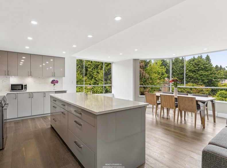 201 2140 Briar Avenue