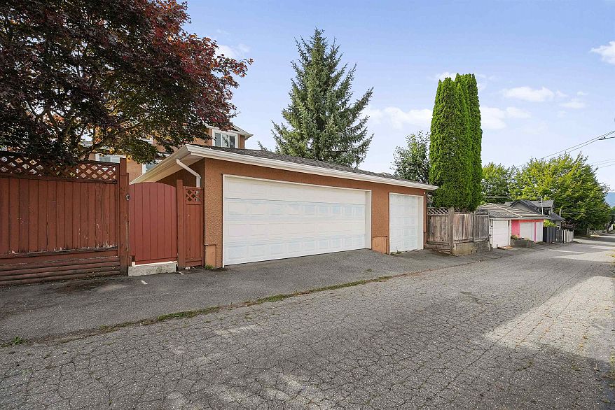 5454 Slocan St Street