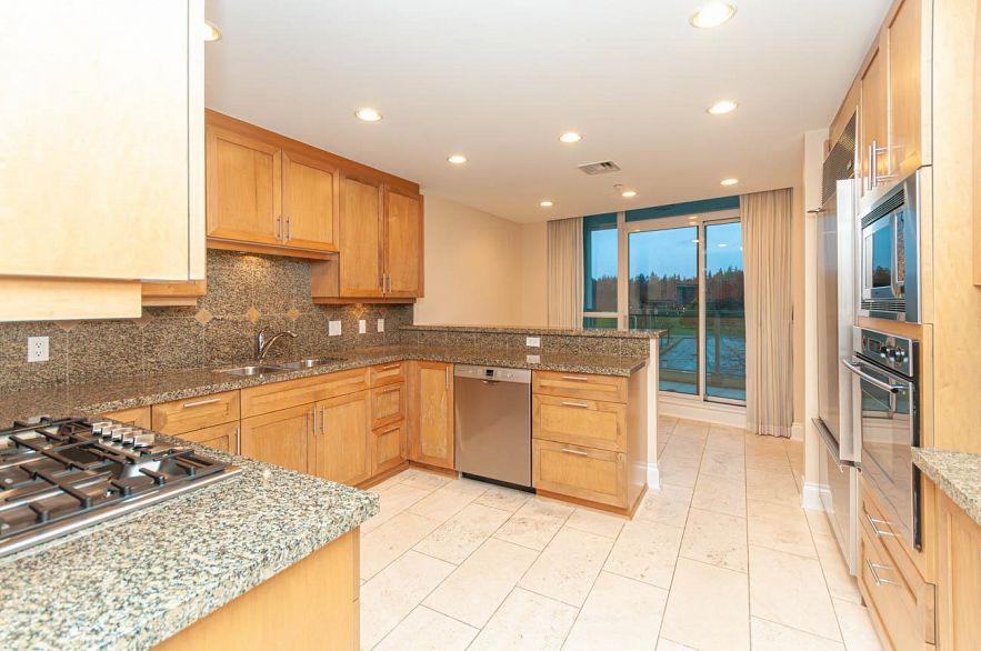 302 1777 Bayshore Drive