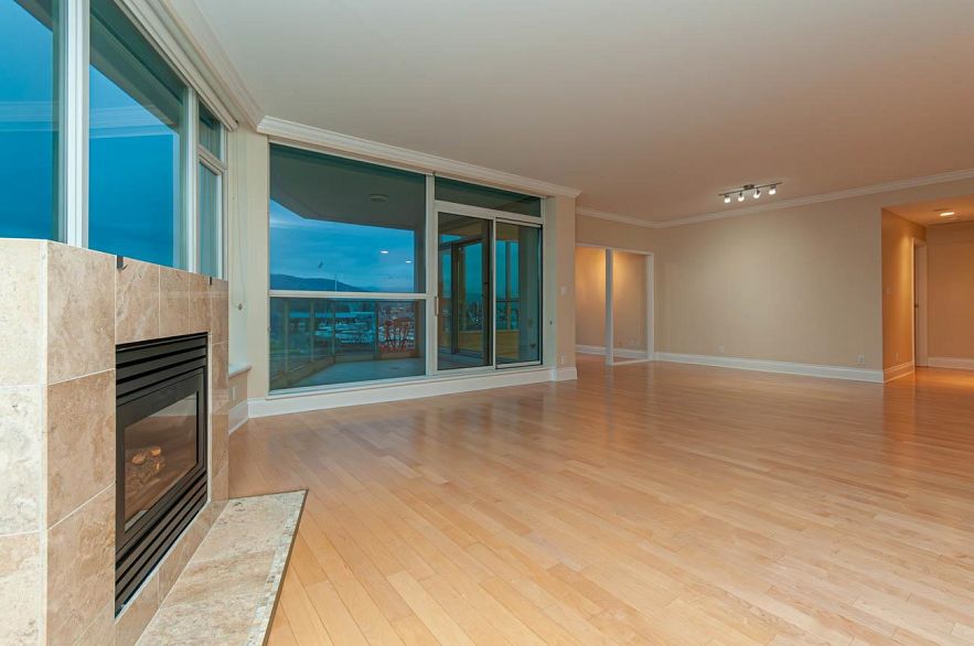 302 1777 Bayshore Drive