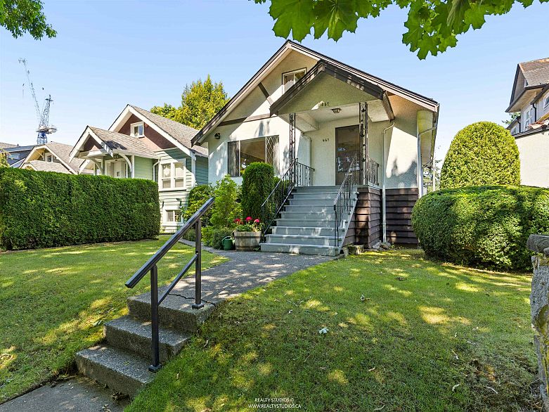 461 W 18th Avenue
