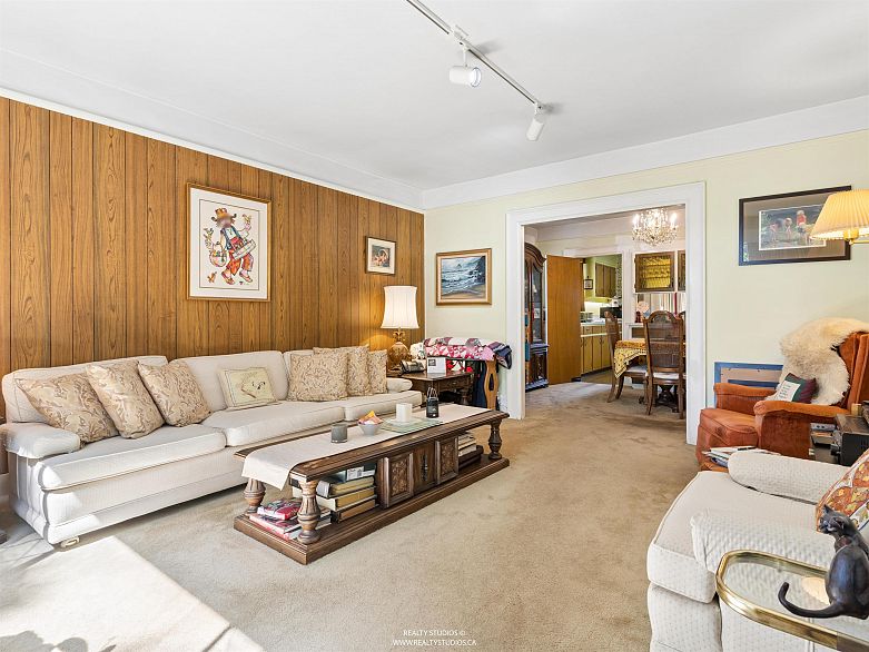 461 W 18th Avenue