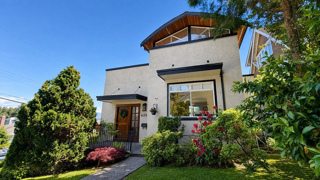 4399 Locarno Crescent