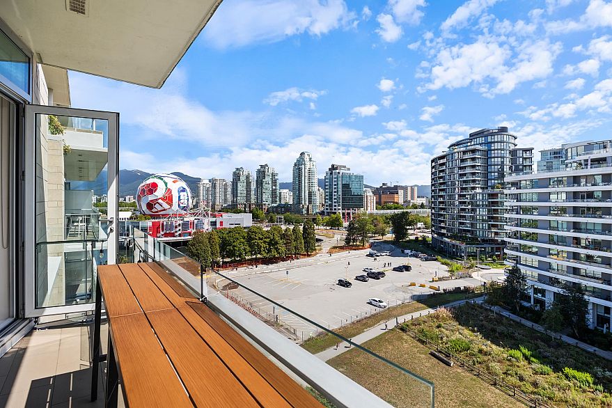806 1633 Ontario Street