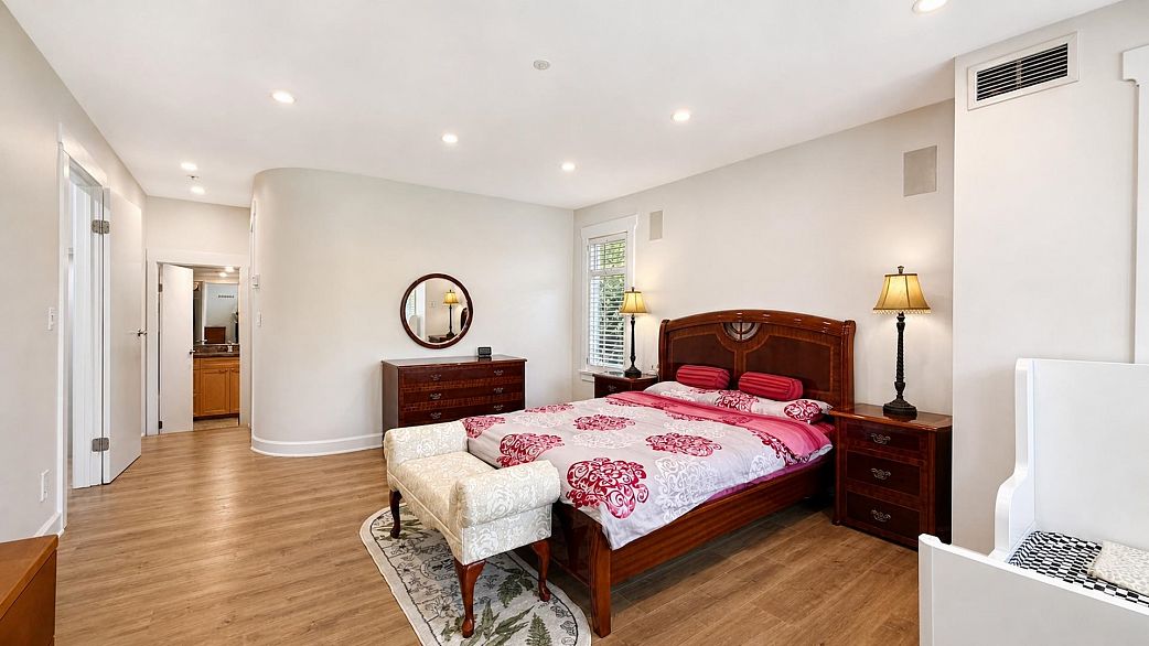4399 Locarno Crescent