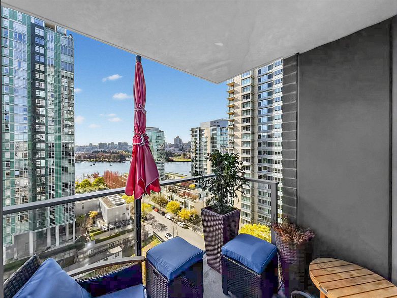 1501 455 Beach Crescent