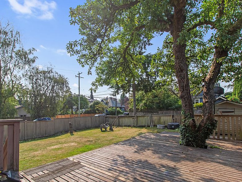 4606 W 11th Avenue