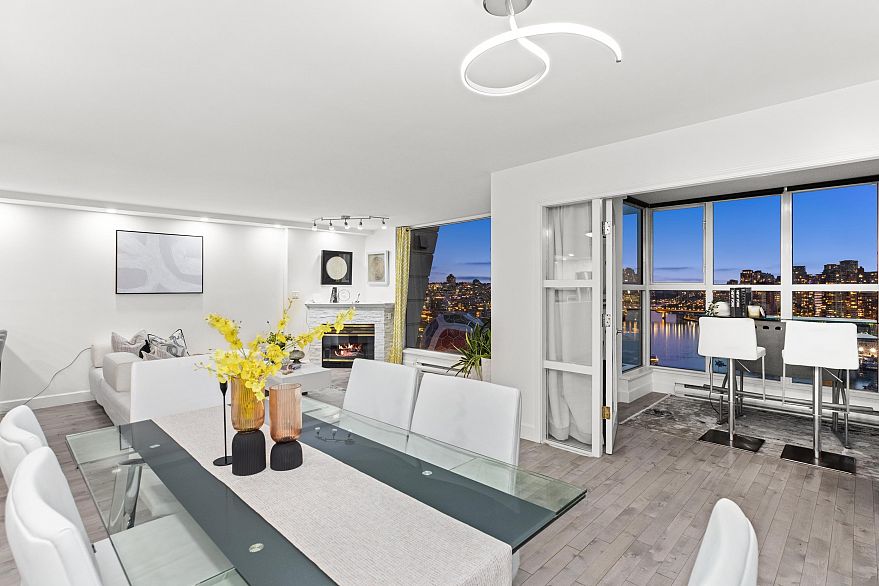 2105 1128 Quebec Street