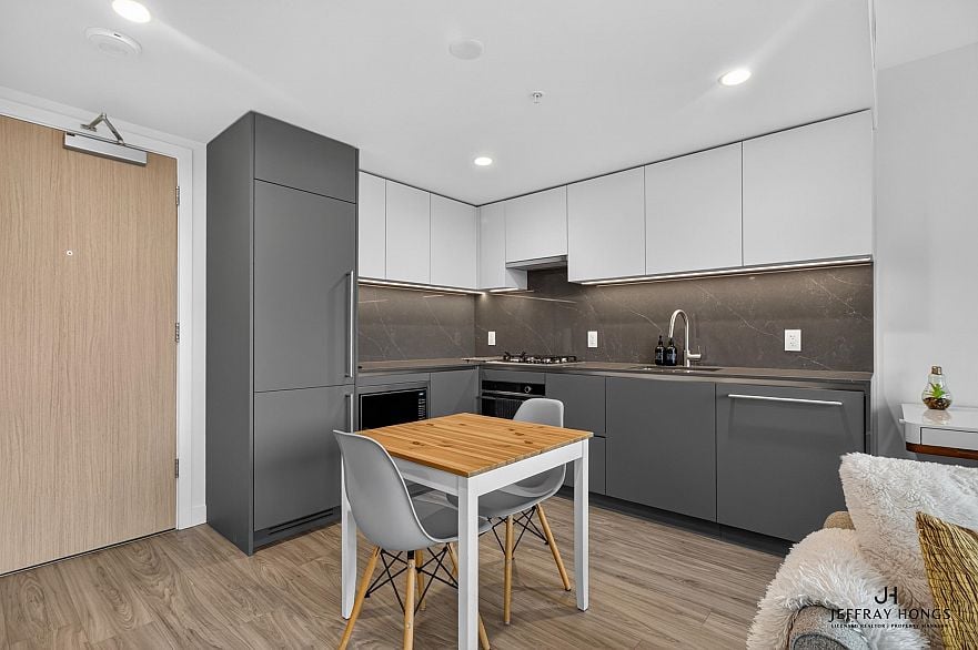 1X03 2135 SPRINGER AVENUE, Burnaby BC V5H 3G9