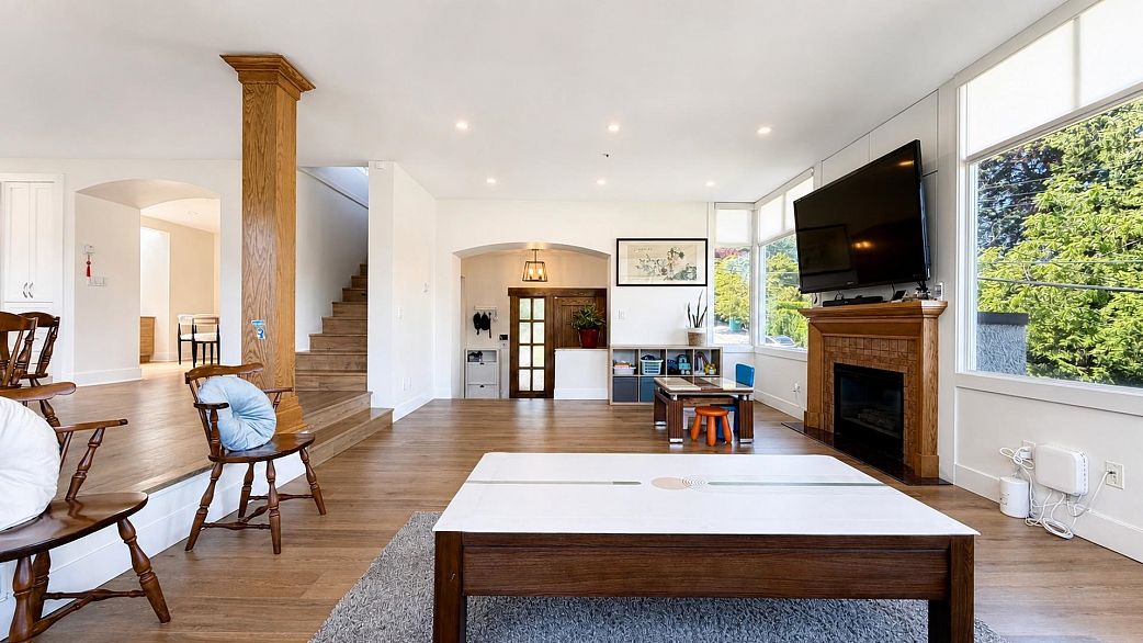 4399 Locarno Crescent