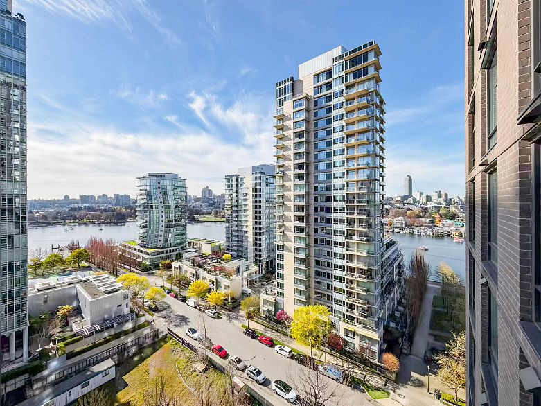 1501 455 Beach Crescent