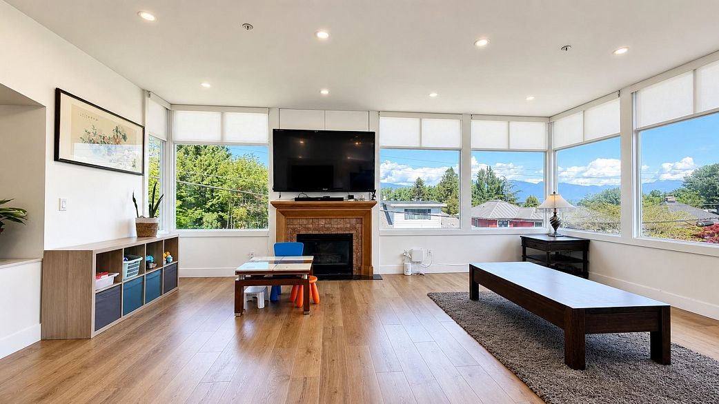 4399 Locarno Crescent