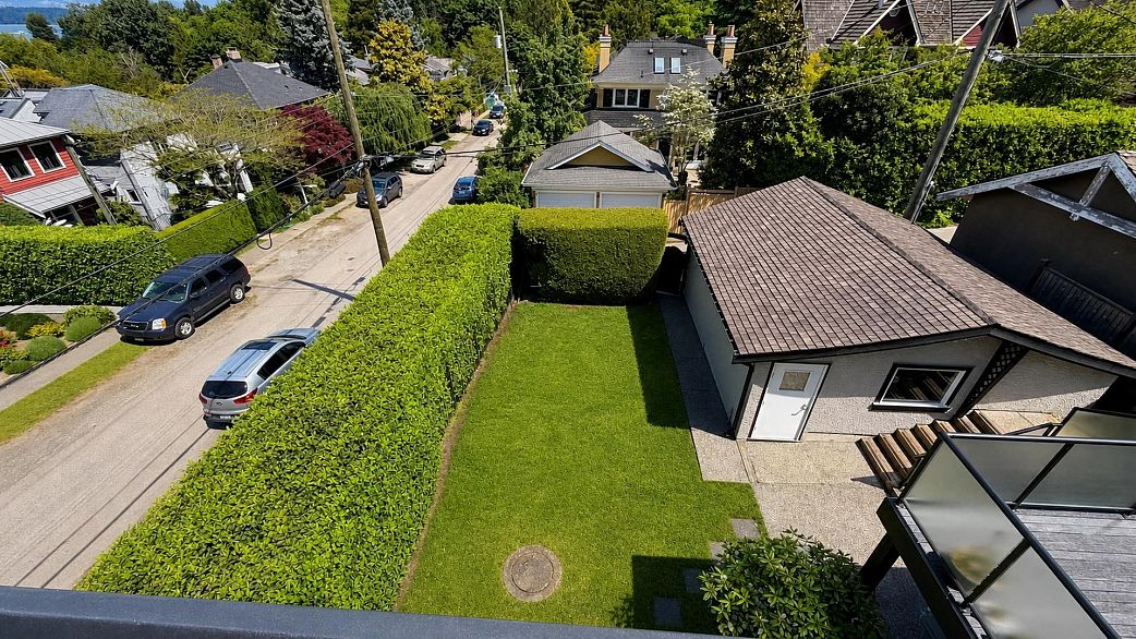 4399 Locarno Crescent