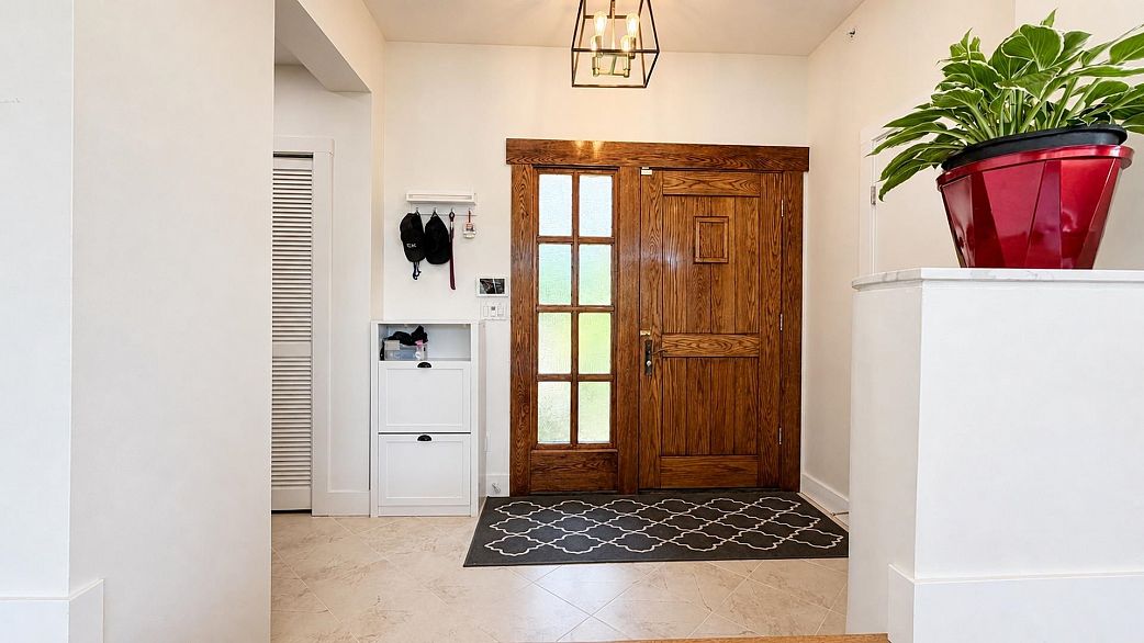 4399 Locarno Crescent