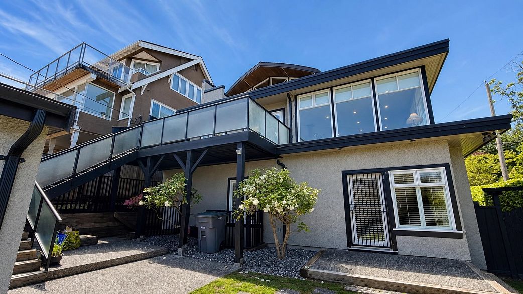 4399 Locarno Crescent