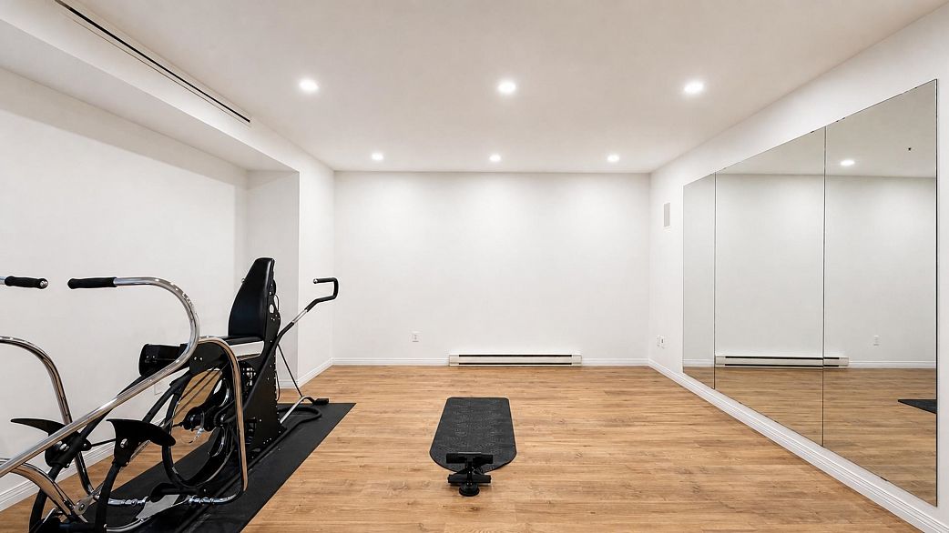 4399 Locarno Crescent