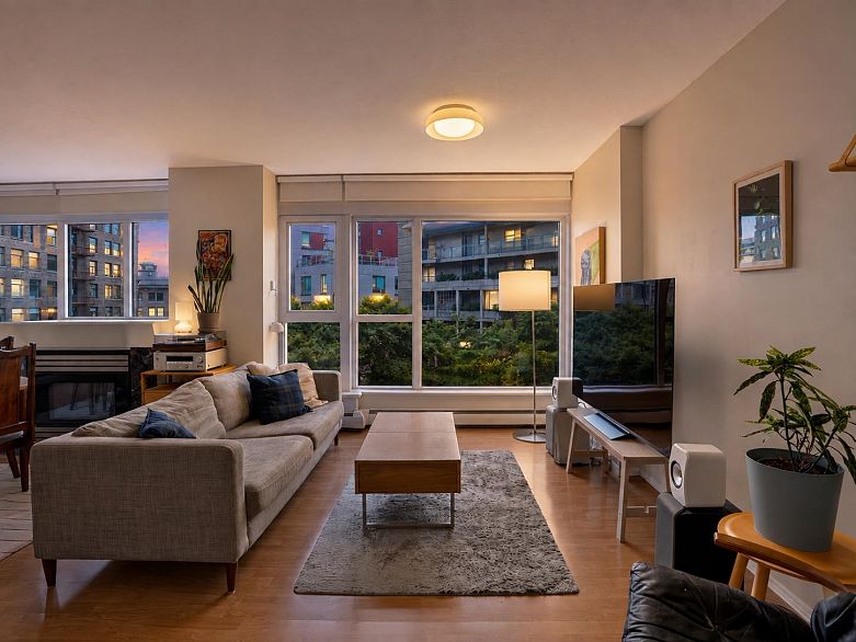 602 183 Keefer Place