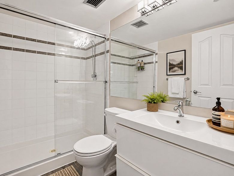 602 183 Keefer Place