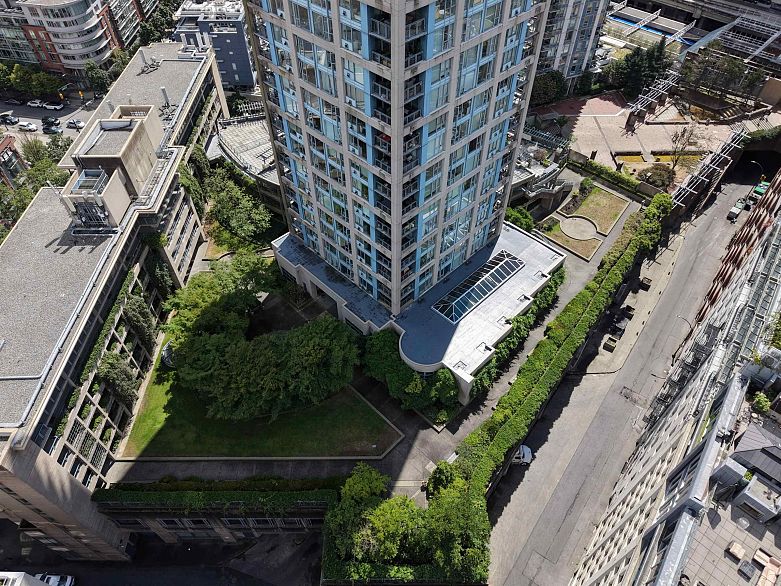 602 183 Keefer Place